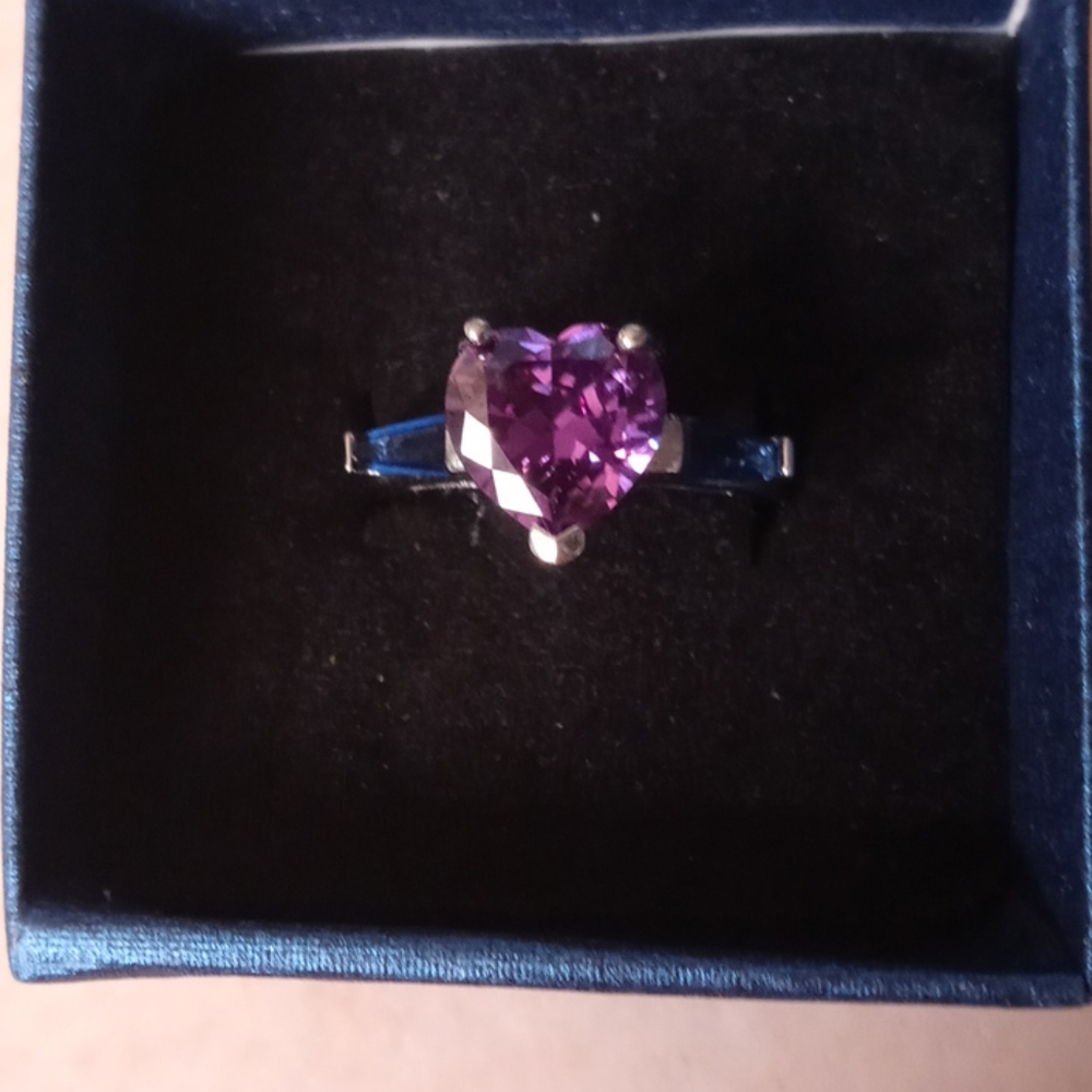 Heart shaped amethyst and saphire silver ring